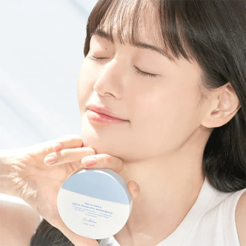 Aqua Glowing Sunscreen - Image 3