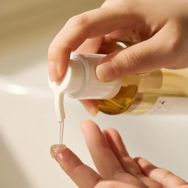 Madagascar Centella Light Cleansing Oil - Image 3