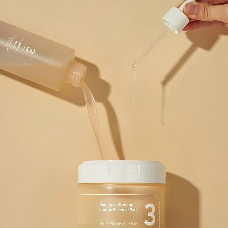 No. 3 Radiance Glowing Jumbo Essence Pad - Illuminating Facial Flakes - Image 4